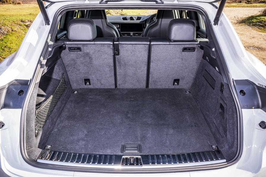Багажник Porsche Cayenne Turbo Coupe 2019 года  (UK) (фото 6 из 18)